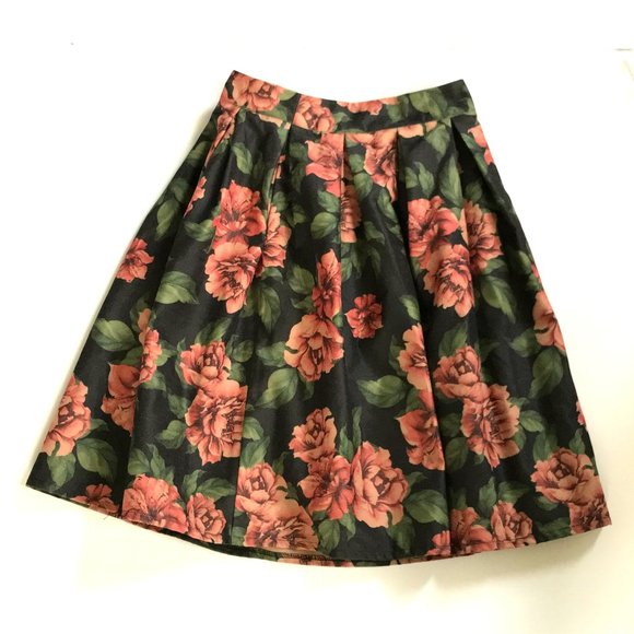 Zara Dresses & Skirts - Zara Basic  Rose Floral Print Skirt Black M